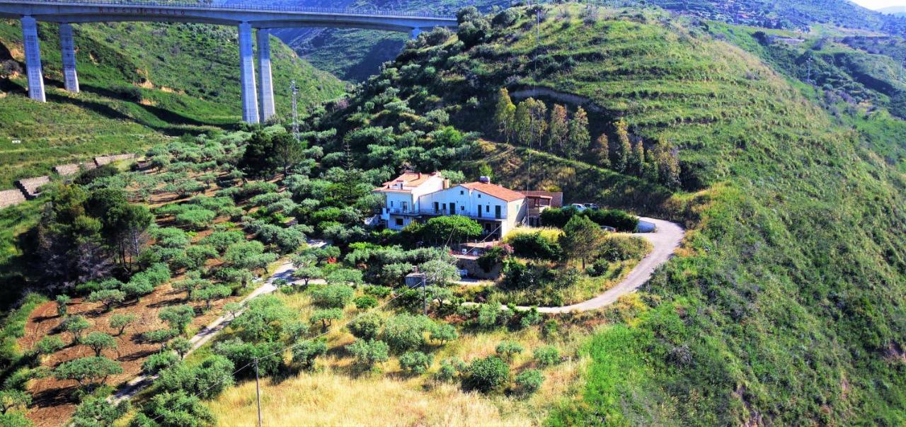 סנטו סטפאנו די קמאסטרה Tenuta Petreria מראה חיצוני תמונה